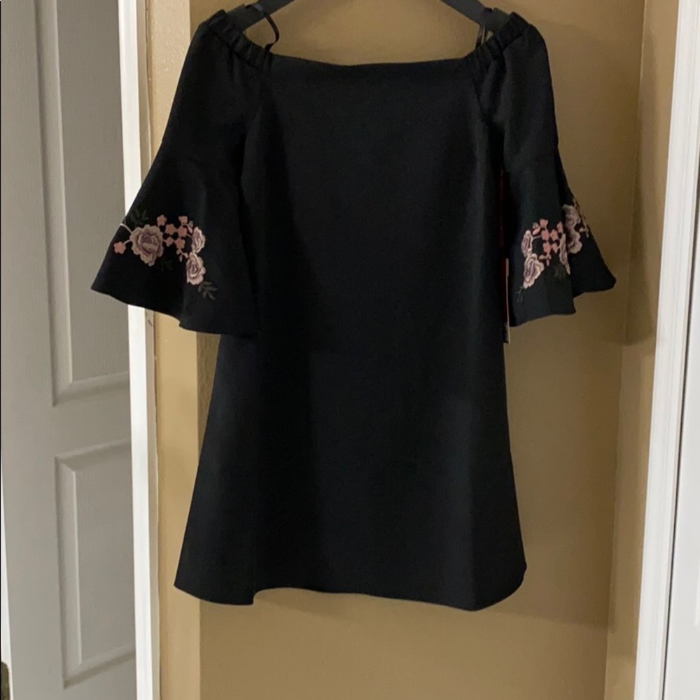 Jennifer Lopez off-the shoulder Dress